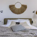 Maregold Mykonos Micro-boutique Suites, Adults Only Bed and Breakfast